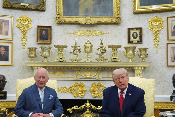 President Donald Trump and Britain's King Charles III meet in the Oval Office of the White House, Tuesday, April 28, 2026, in Washington, during a State Visit. (AP Photo/Alex Brandon)
Donald Trum ...