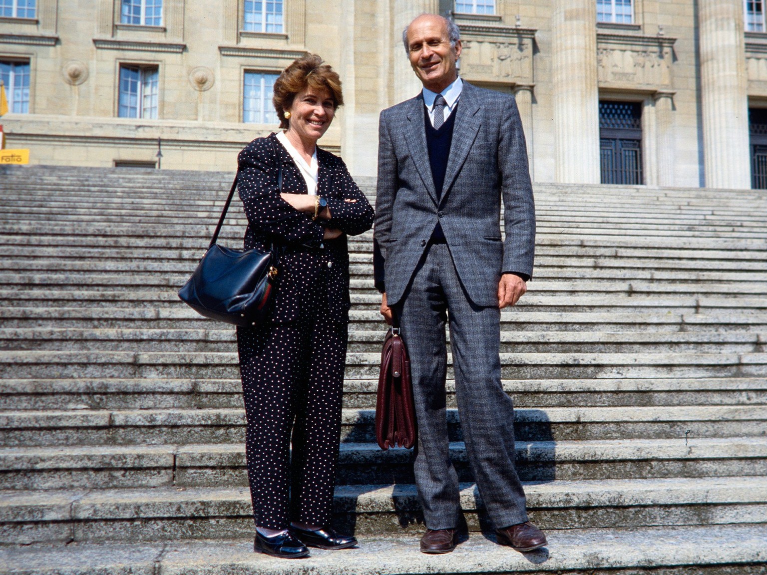 Au XXe siècle, la Cour européenne des droits de l’homme condamne principalement la Suisse pour défaut de procès équitable. Il en est ainsi dans le cas de Marlène Belilos, ici avec son avocat devant le ...