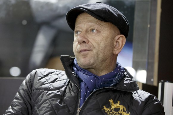 Gerald Metroz, player agent, looks the players, during the game of National League A (NLA) Swiss Championship between Geneve-Servette HC and EV Zug, at the ice stadium Les Vernets, in Geneva, Switzerl ...