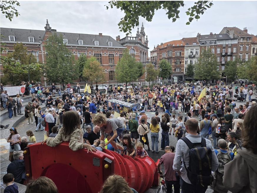 Manifestation contre la mafia de la drogue sur la place de Bethléem: les habitants de Saint-Gilles veulent retrouver leur quartier.