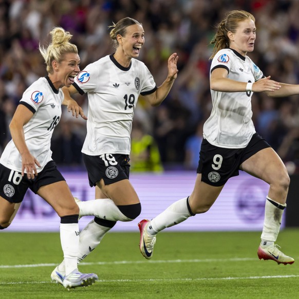 La joie des Allemandes qualifi閑s pour les demi-finales de l&#039;Euro
