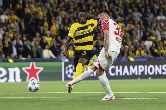 RB Leipzig&#039;s Benjamin Sesko, right, scores to 1:3 against YB&#039;s Mohamed Ali Camara, during the Champions League group G soccer match between BSC Young Boys and RB Leipzig, at the Wankdorf sta ...