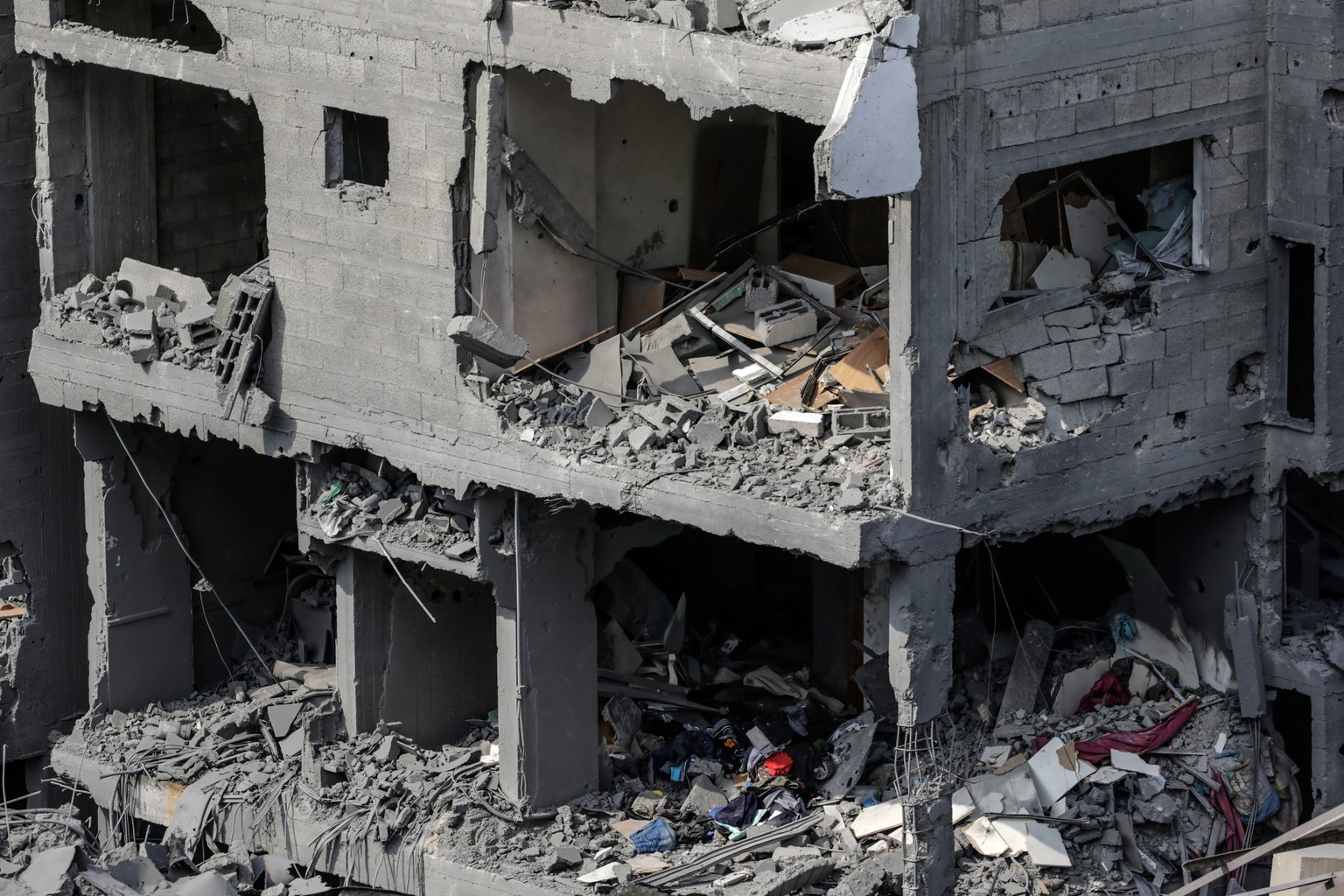 epa10909354 A view shows the rubble of a destroyed building after Israeli air strikes in Gaza City, 09 October 2023. The Israeli army announced on 09 October, it carried out over 500 strikes on target ...