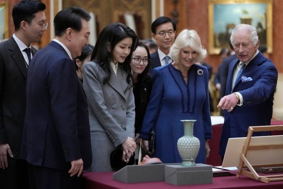 LONDON, ENGLAND - NOVEMBER 21: King Charles III with Queen Camilla shows The President of Korea Yoon Suk Yeol and First Lady, Kim Keon Hee a display of Korean items from the Royal Collection, inside B ...