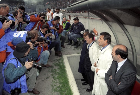 Die Trainerbank von Inter Mailand im Fokus der Fotografen, aufgenommen am 22. Oktober 1995 beim Meisterschaftsspiel Inter gegen Lazio Rom mit, von links nach rechts, Luis Suarez, Roy Hodgson, Giacinto ...