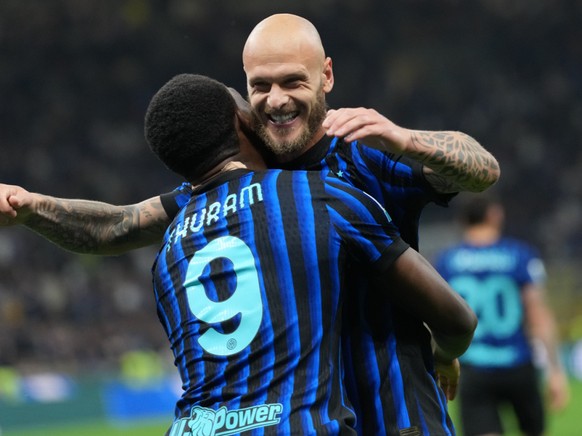 Marcus Thuram est félicité après avoir ouvert la marque pour l'Inter