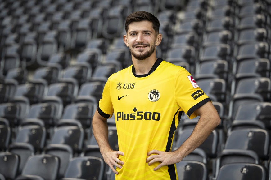 YBs Spieler Armin Gigovic posiert beim Fototermin des BSC Young Boys Bern, am Mittwoch, 17. September 2025, im Stadion Wankdorf in Bern. (KEYSTONE/Anthony Anex)