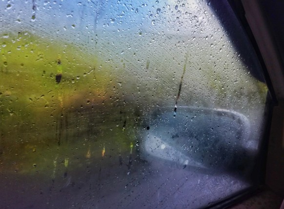 Comment enlever la buée sur les vitres de votre voiture.