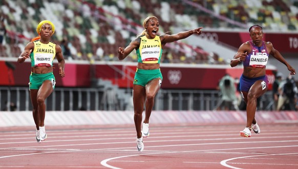 epa09382840 Elaine Thompson Herah of Jamaica wins the Women&#039;s 100m Final during the Athletics events of the Tokyo 2020 Olympic Games at the Olympic Stadium in Tokyo, Japan, 31 July 2021. EPA/DIEG ...