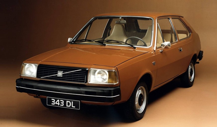Volvo 343 - 1976 (it was kind of a DAF, actually)

https://www.volvoclub.org.uk/history/343.shtml