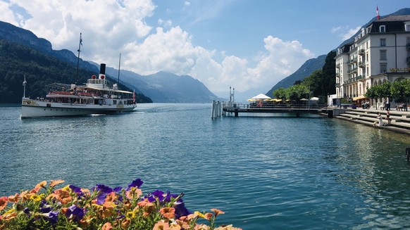 Brunnen est le point de départ d’excursions en bateaux à vapeur dans le cadre somptueux du lac des Quatre-Cantons.