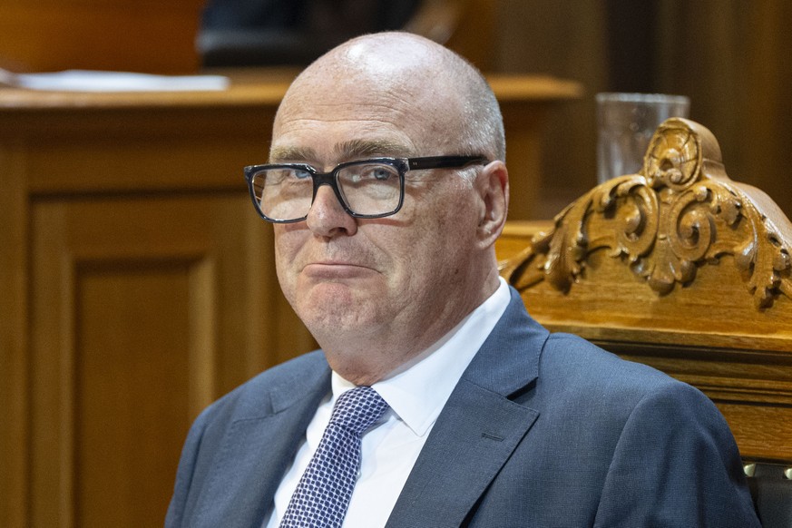 Bundesrat Martin Pfister verfolgt die Debatte ueber die Finanzierung der Ruestungsausgaben der Armee an der Herbstsession der Eidgenoessischen Raete, am Montag, 21. September 2026 in Bern. (KEYSTONE/P ...