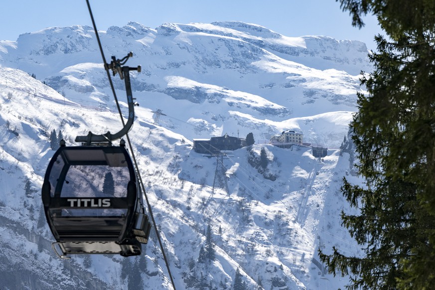 KEYPIX - Eine Gondel der Gondelbahn Engelberg-Titlis Express ist auf der Gerschnialp und zwischen dem Truebsee, wo eine Gondel der selben Bahn abstuerzte, am Mittwoch, 18. Maerz 2026 in Engelberg. (KE ...
