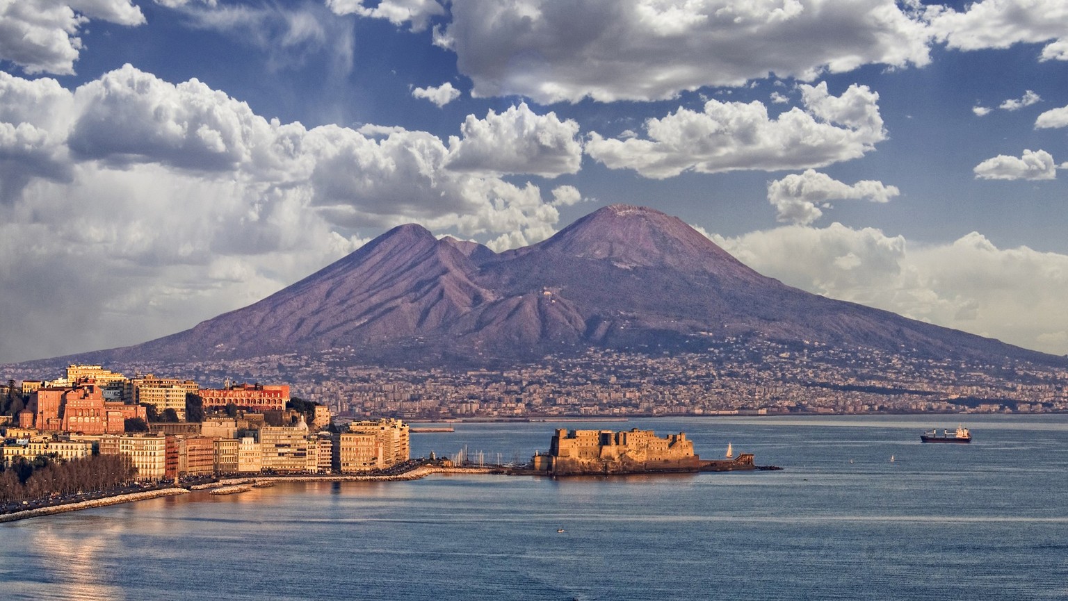 Le Vésuve bordant la baie de Naples