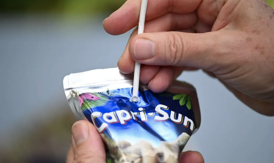 Capri Sun veut le retour des pailles en plastique