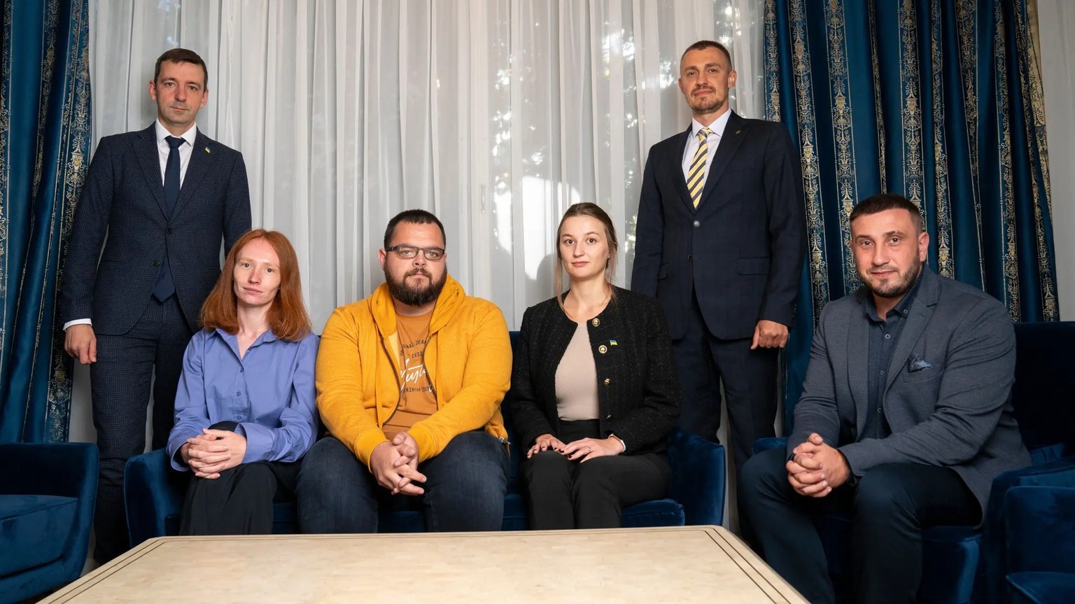 Die ukrainische Delegation in der Schweiz (von links): Oleksandr Markov (Anwalt des Hauptquartiers für die Behandlung von ukrainischen Kriegsgefangenen), Oleksandra Mazur, Aiden Aslin, Kseniia Prokope ...