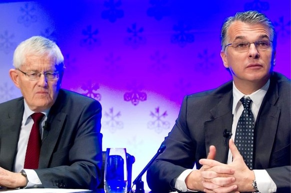 Sergio Ermotti, ici lors de sa nomination à la tête d'UBS en novembre 2011. On le voit avec Kaspar Villiger, alors président du conseil d'administration.