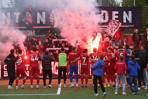 Les fans du FC Baden ne se contentent pas d'allumer des fumigènes.