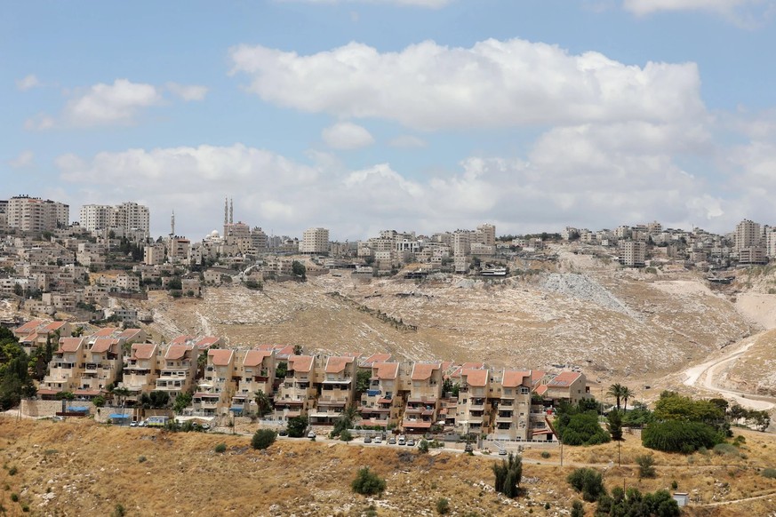 La colonie de Ma'aleh Adumim et la ville palestinienne d'Al-Eizariya.
