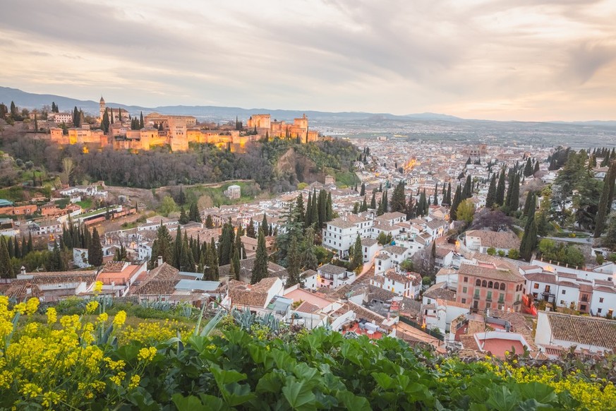 günstige Städtetrips Granada Alhambra