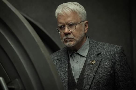 Tim Robbins dans la série Silo.