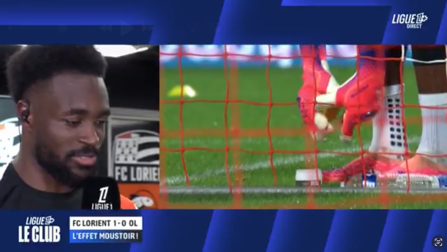 Yvon Mvogo expliquant, après le match contre Lyon, son utilisation de la vaseline (à gauche).