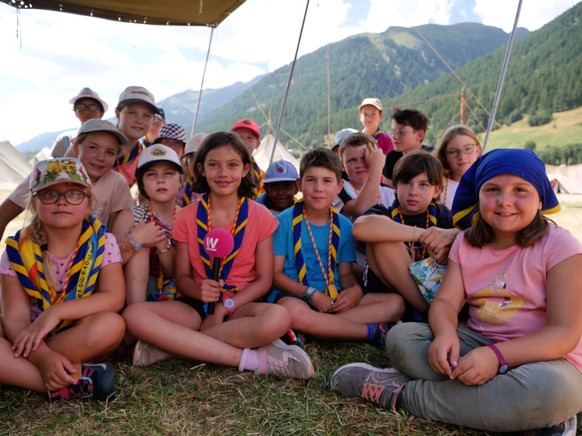 Annabelle (à droite de l'image) et ses amis scouts de Romont