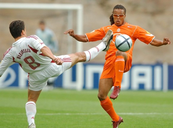 Dutch midfielder Edgar Davids (R) struggles for the ball with Latvian Imants Bleidelis (L) in the Group D match between Latvia and the Netherlands during the European Soccer Championship at the Braga  ...