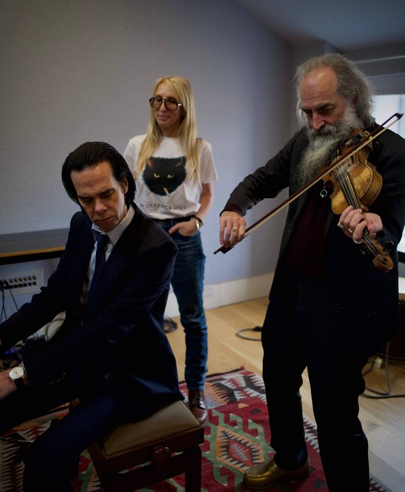 Musician Nick Cave, director Sam Taylor-Johnson, musician Warren Ellis, . Photo credit: Focus Features PUBLICATIONxINxGERxSUIxAUTxONLY Copyright: xx 34649-008THA The Hollywood Archive