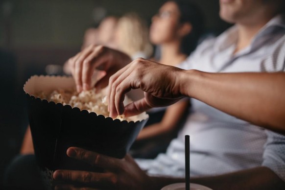 Si vous vous rendez au ciné, sachez qu'il faudra faire une croix sur le pop-corn et toute autre forme de grignotage.