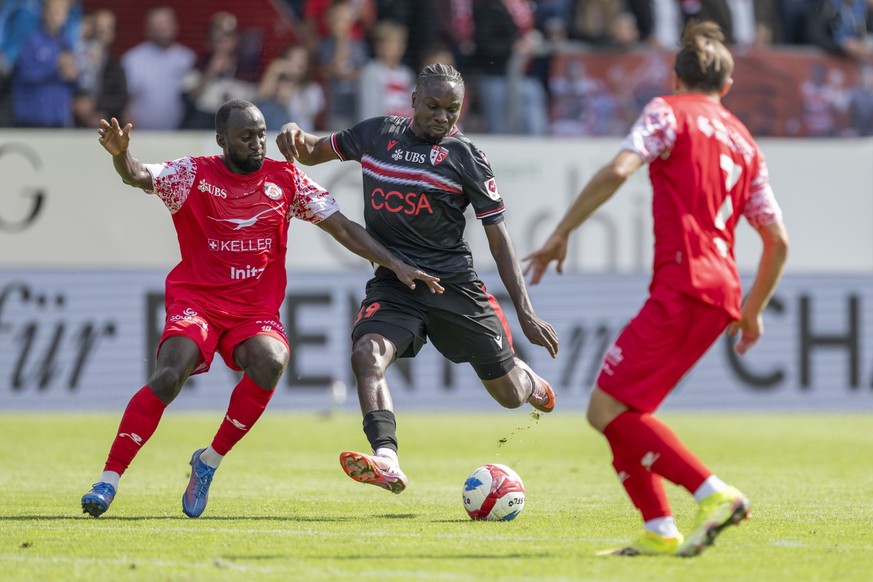 Josias Lukembila (SIO), mitte, schiesst das 1:3 gegen den FC Winterthur, beim Fussballspiel der Super League FC Winterthur gegen den FC Sion im Stadion Schuetzenwiese in Winterthur am Sonntag, 14. Sep ...