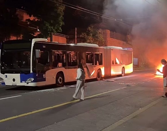 Un bus TL endommagé dans les émeutes à Lausanne