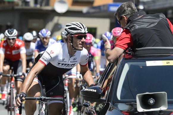 Fabian Cancellara from Switzerland of team Trek Factory Racing, left, talks to Olivier Senn, general director of the Tour de Suisse, right, during the 7th stage, a 164,6 km race, from Biel/Bienne to D ...