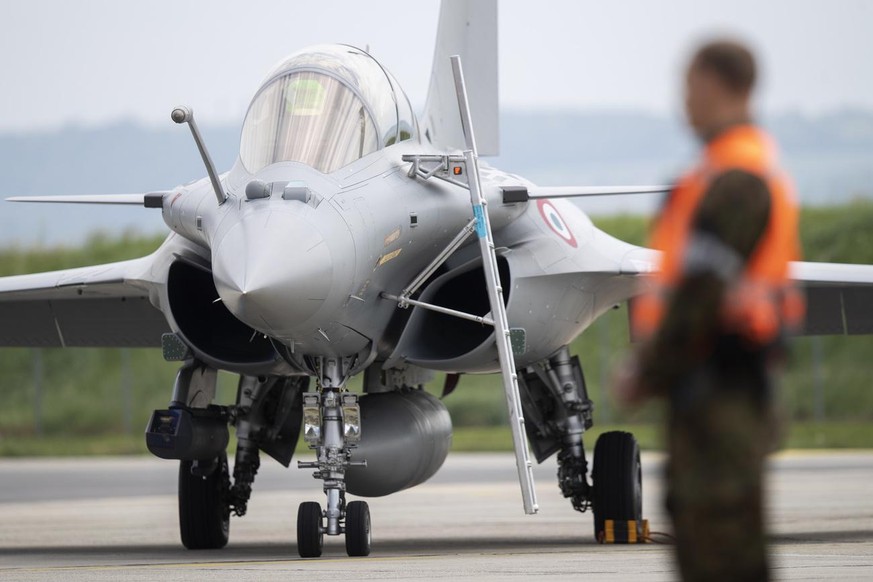 A Rafale fighter jet is pictured during a test and evaluation day at the Swiss Army airbase, in Payerne, Switzerland, Tuesday, May 21, 2019. (KEYSTONE/Peter Klaunzer)