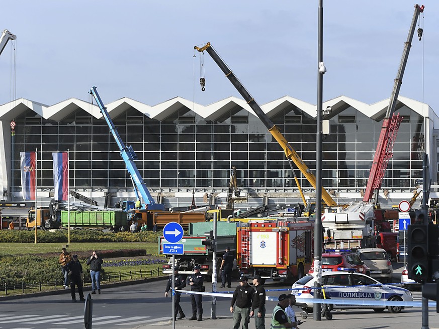 Un toit extérieur de la gare de Novi Sad s&#039;est effondré faisant plusieurs victimes.