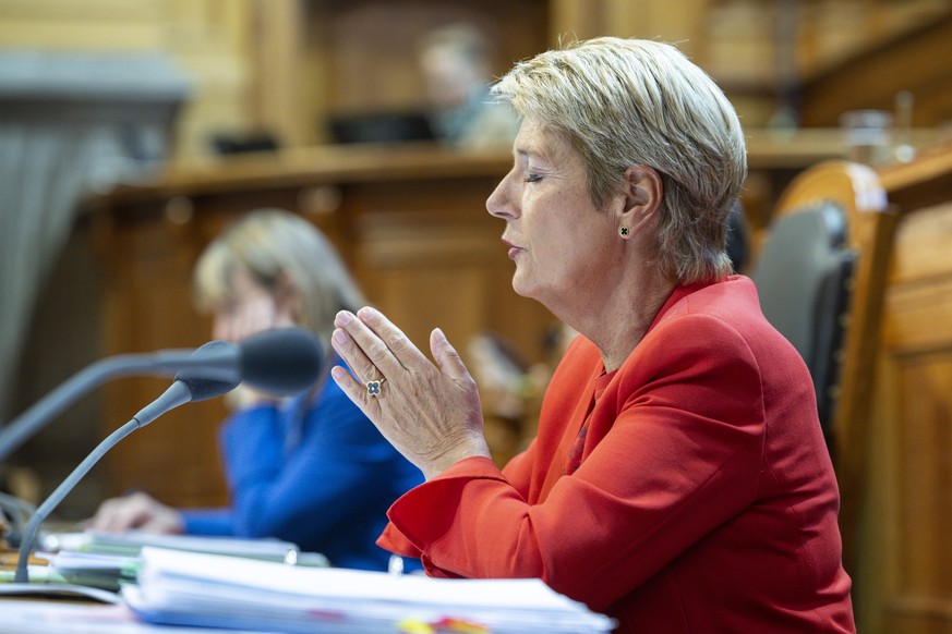 Bundesraetin Karin Keller-Sutter spricht im Staenderat ueber das Bankengesetz, Eigenmittelunterlegung auslaendischer Beteiligungen im Stammhaus von systemrelevanten Banken, an der Herbstsession der Ei ...