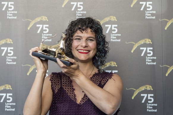 epa10118612 Brazilian director Julia Murat poses with the Pardo d&#039;oro award she received for the film&#039; Regra 34&#039; during the 75th Locarno International Film Festival, in Locarno, Switzer ...