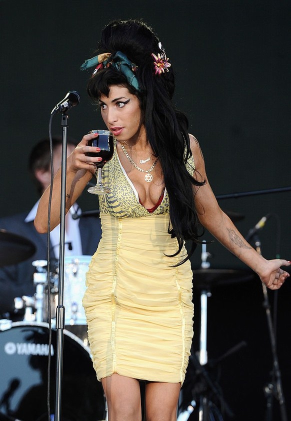 ARGANDA DEL REY, SPAIN - JULY 04: Amy Winehouse performs on stage during Rock in Rio Day 3 on July 04, 2008 in Arganda del Rey, near of Madrid. (Photo by Carlos Alvarez/Getty Images)
