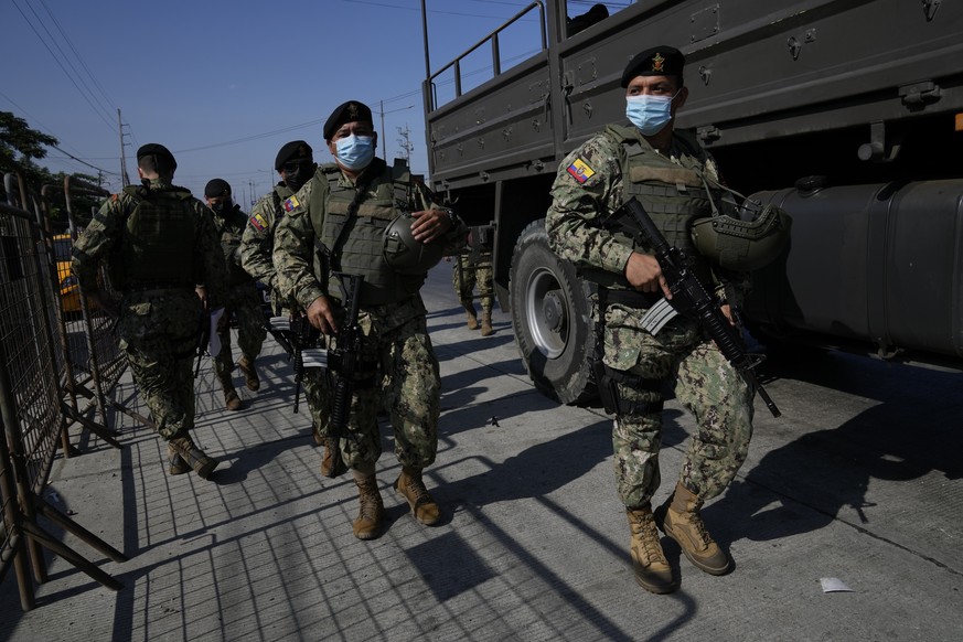 Security forces arrive to Litoral Penitentiary after deadly fights inside the jail in Guayaquil, Ecuador, Thursday, July 22, 2021. Rival gangs of inmates fought in two prisons in Ecuador, killing at l ...