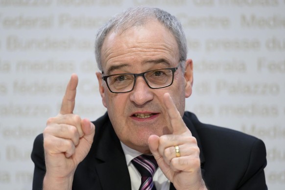 Bundesrat Guy Parmelin spricht waehrend einer Medienkonferenz zum Thema: Bundesrat faellt Richtungsentscheide fuer bessere Versorgungssicherheit, am Mittwoch, 30. Maerz 2022, im Medienzentrum Bundesha ...