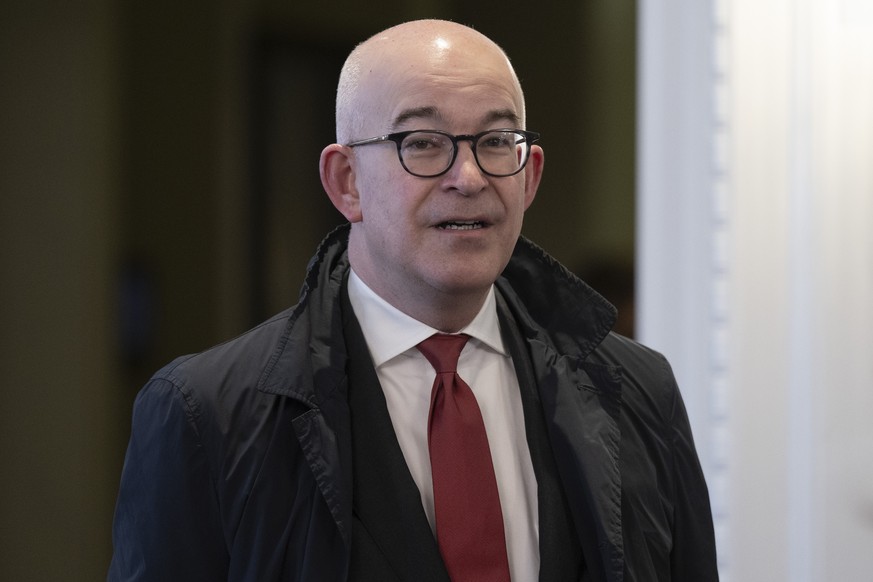 Gregor Rutz, Nationalrat SVP-ZH, erscheint im Abstimmungsstamm der Befuerworter der eidgenoessischen Volksinitiative "200 Franken sind genug (SRG-Initiative)", am Sonntag, 8. Maerz 2026, in  ...