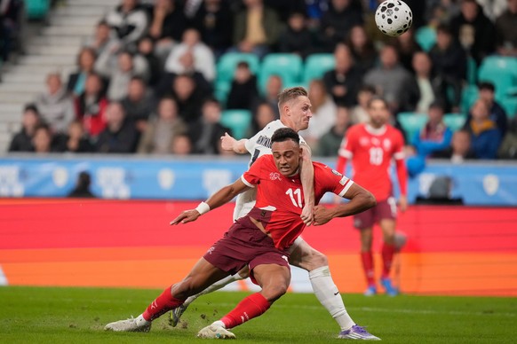 Slovenia&#039;s Zan Karnicnik pulls Switzerland&#039;s Dan Ndoye during a World Cup 2026 group B qualifying soccer match between Slovenia and Switzerland at Stozice stadium in Ljubljana, Slovenia, Mon ...