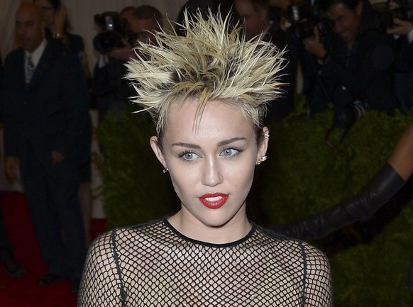 epa03744408 (FILE) The file picture dated 06 May 2013 shows US singer and actress Miley Cyrus attending the Costume Institute Gala Benefit celebrating, &#039;Punk: Chaos to Couture,&#039; an exhibitio ...