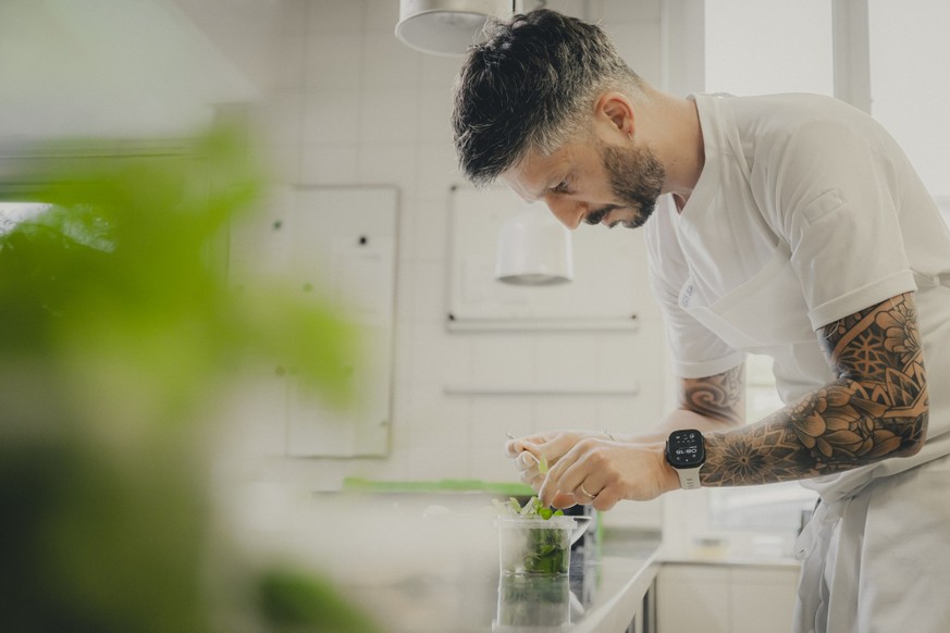Jérémie Cordier rejoindra officiellement Millefeuille le 1er novembre. Le chef de Racine sera chargé de transformer les histoires du magazine en expériences culinaires. (© Gabriel Monnet)