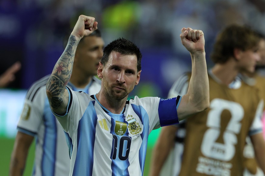 epa13084905 Lionel Messi of Argentina greets supporters as he leave the pitch after winning the FIFA World Cup 2026 Round of 32 match Argentina against Cape Verde, in Miami, Florida, USA, 03 July 2026 ...