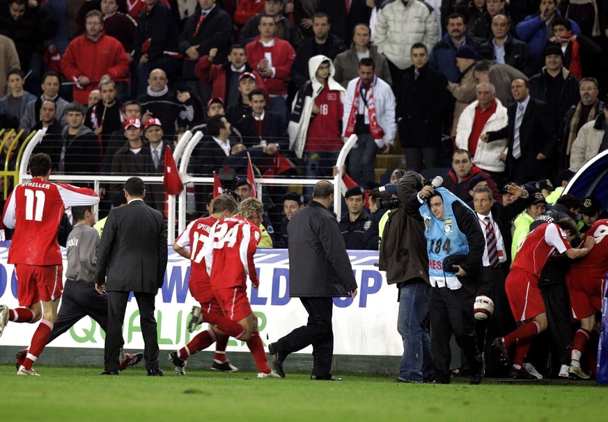 Les joueurs de la Nati ont été poursuivis et frappés par leurs adversaires, dans le tunnel des vestiaires.