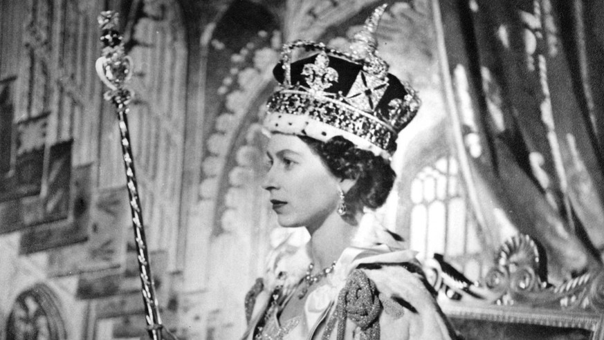 Jun 05, 1953 London, UK QUEEN ELIZABETH after her coronation on June 2nd 1953 wearing the Imperial State Crown which contains the sapphire of St. Edwards Rose cut and the Stuart sapphire amongst other ...