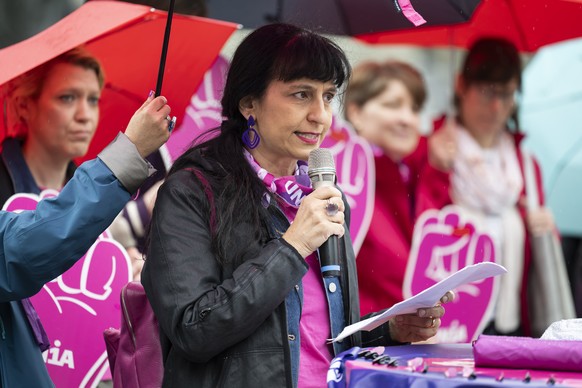 Vania Alleva, Praesidentin Gewerkschaft UNIA, spricht waehrend einer Medienkonferenz der Gewerkschaft Unia ueber den Lohn fuer Frauenarbeit, auf dem Bundesplatz, am Freitag, 14. Juni 2024 in Bern. (KE ...