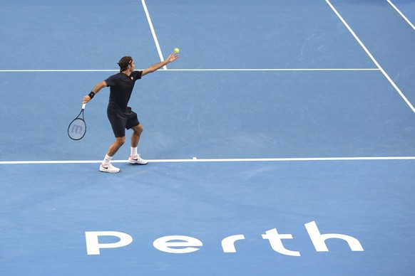 Switzerland&#039;s Roger Federer prepares to serve during his match against Britain&#039;s Cameron Norrie at the Hopman Cup in Perth, Australia, Sunday Dec. 30, 2018. (AP Photo/Trevor Collens)