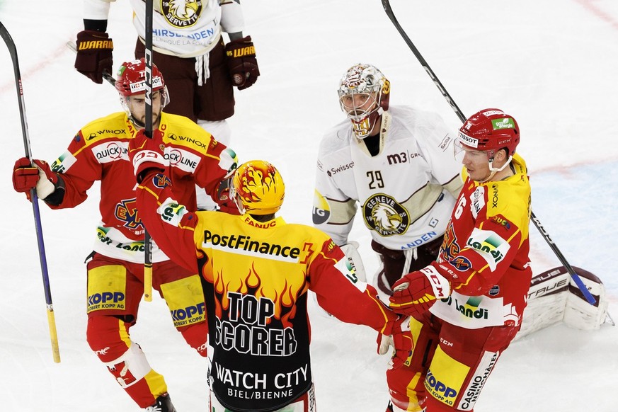 Biel&#039;s forward Toni Rajala, 2nd left, celebrates his goal with his teammates Biel&#039;s defender Robin Grossmann, left, Biel&#039;s forward Jere Sallinen, right, past Geneve-Servette&#039;s goal ...